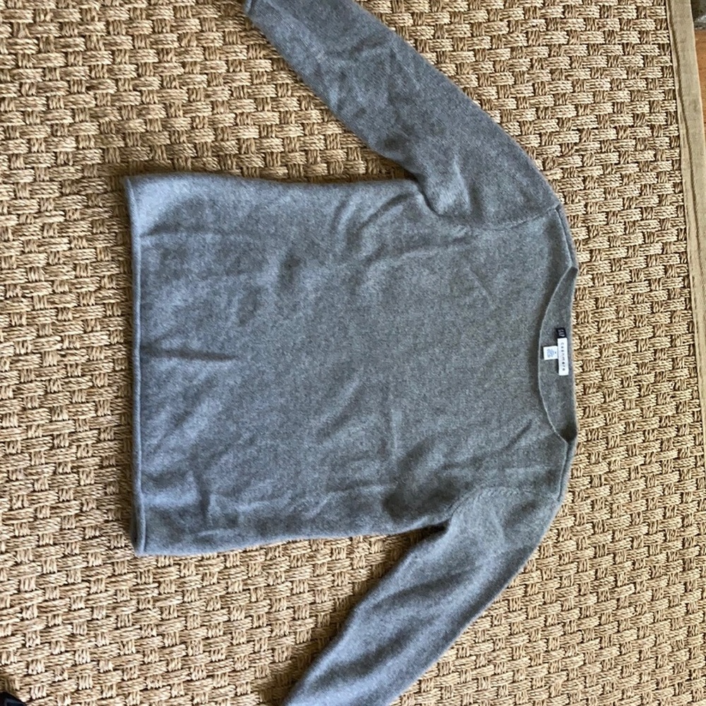 Women’s Gap sweater